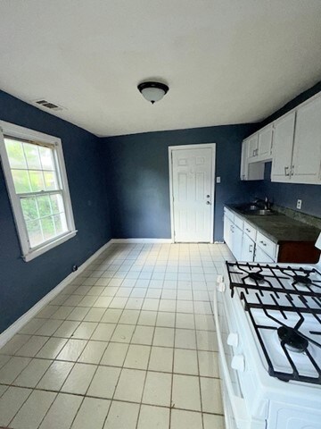 Building Photo - 4051 Chelsea Ave