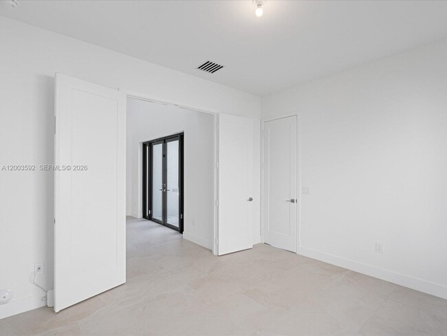 Building Photo - 19602 NE 14th Ct