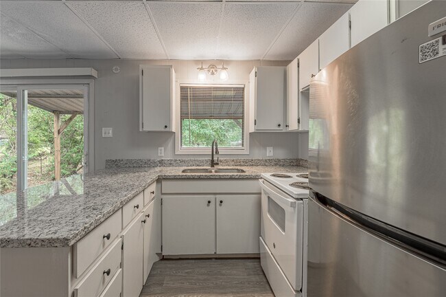 Building Photo - 299 Pine Harbor Dr