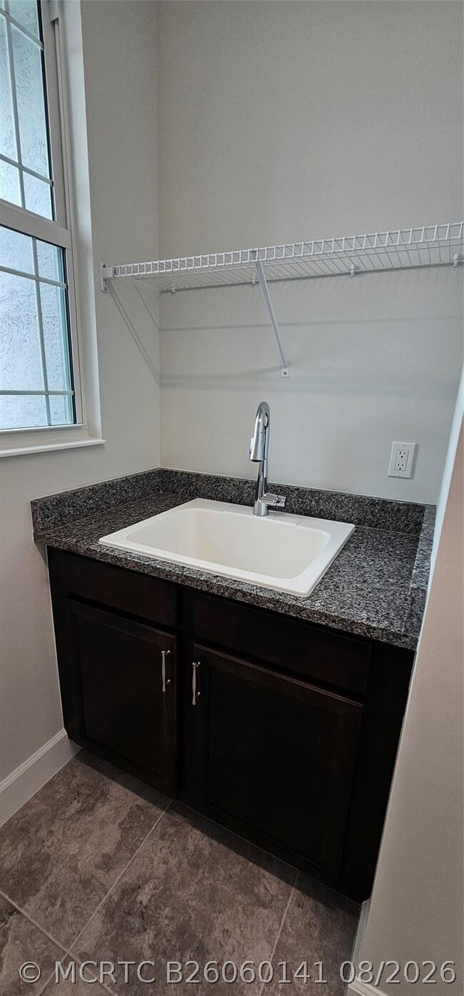 Building Photo - 5461 Empire Dr