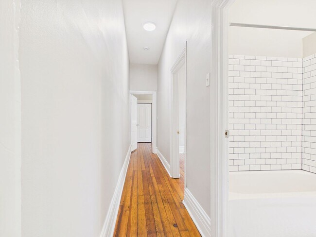 Building Photo - 206 Kelker St