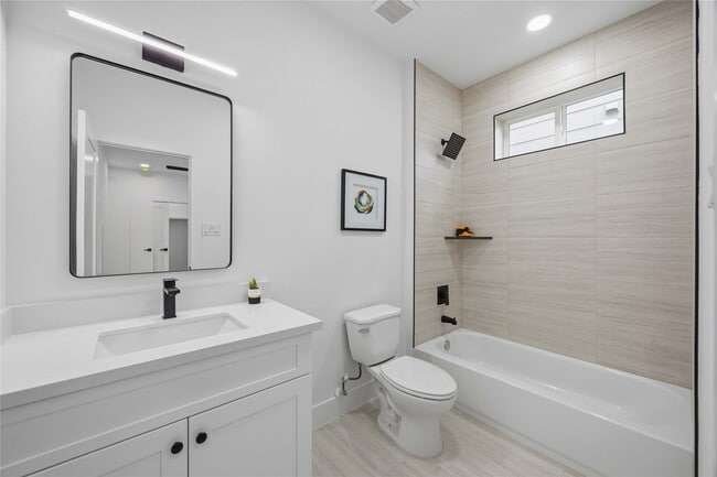 Building Photo - 2010 Yates St