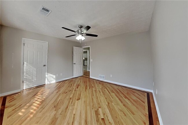 Building Photo - 3676 Victoria Dr