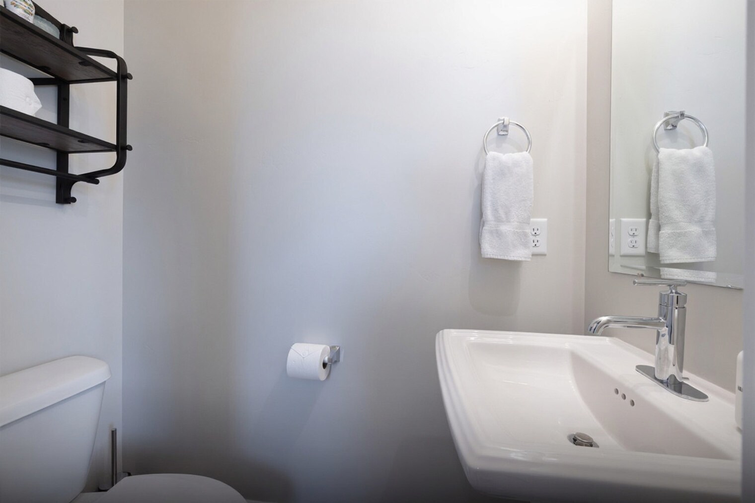 Building Photo - 1024 W 400 S