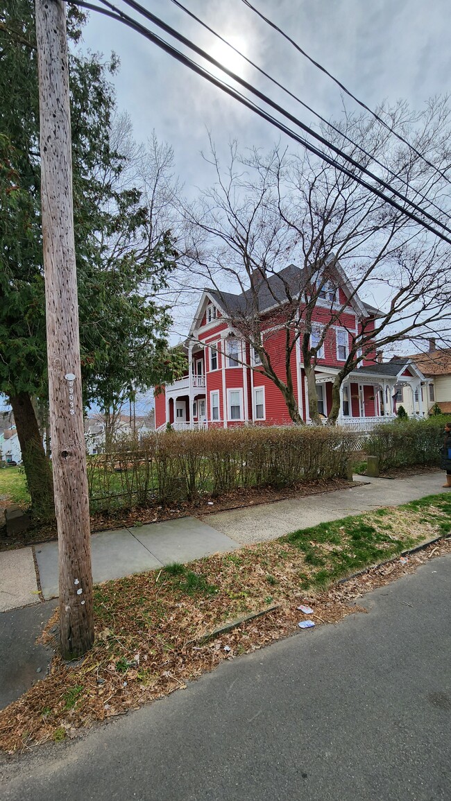 Building Photo - 126 Winthrop St