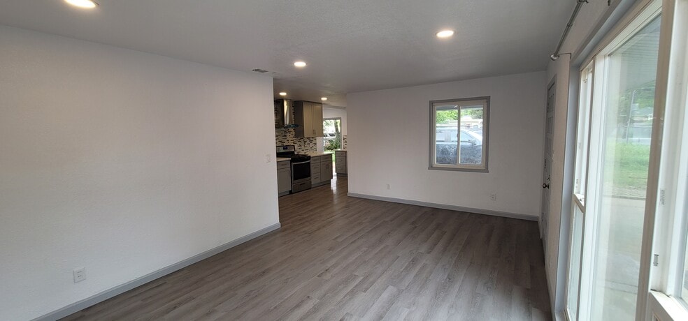Building Photo - 4810 Mascot Ave