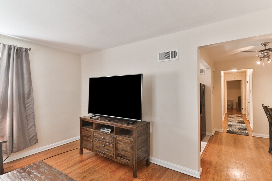 Building Photo - 6927 Chippewa St