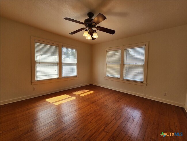 Building Photo - 588 S Castell Ave