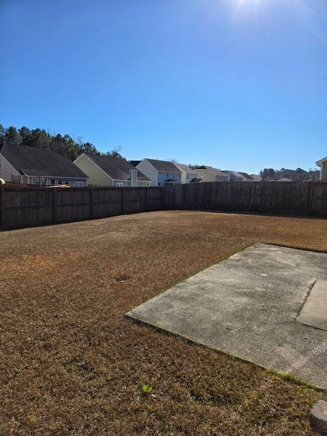Building Photo - Beautiful 3 bedroom available