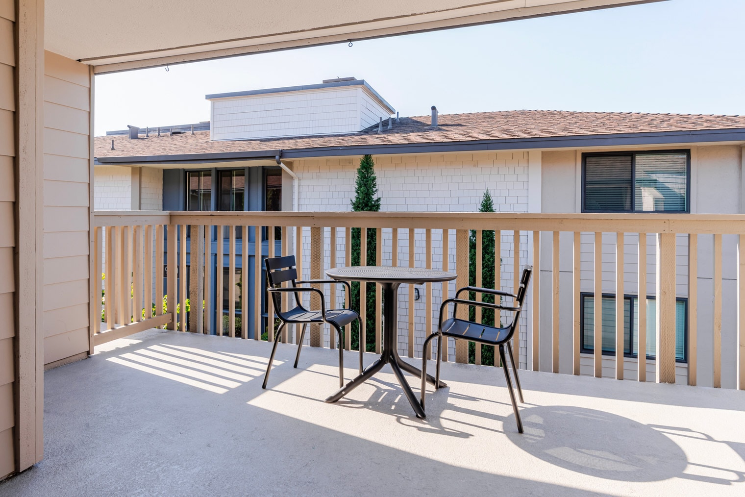 Building Photo - 950 E Hillsdale Blvd