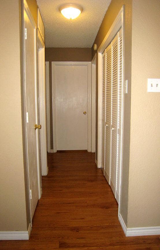 Building Photo - 2406 High Hollow Dr