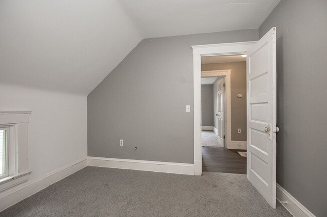 Building Photo - 4 BED 1 BATH SINGLE FAMILY HOME IN CLEVELAND!
