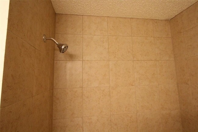 Building Photo - 114 NE 12th St