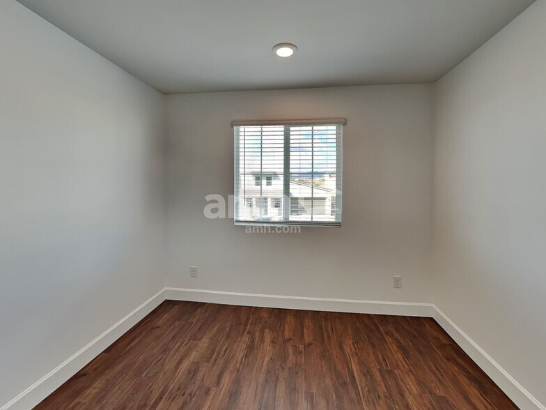 Building Photo - 6127 W Calle Bilboa