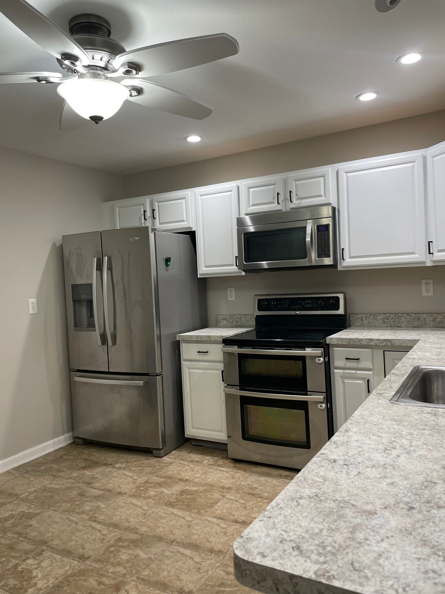 Building Photo - 7 Donna Ave