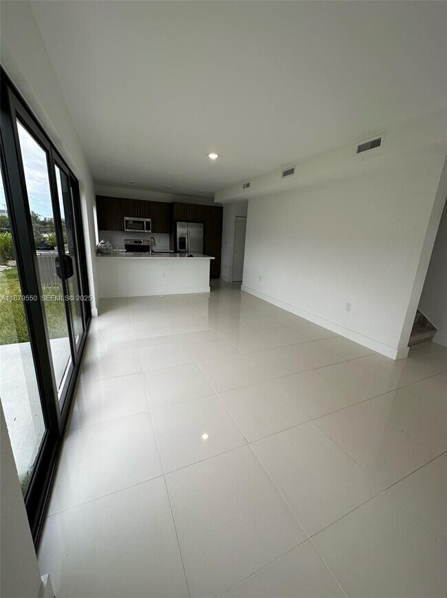 Building Photo - 1184 NW 3rd St