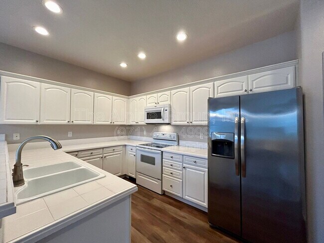 Building Photo - 10691 SW Celeste Ln