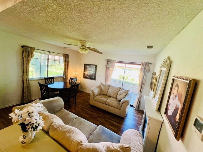 Building Photo - Inviting Gated Community Townhome—Jess Ranch 55+