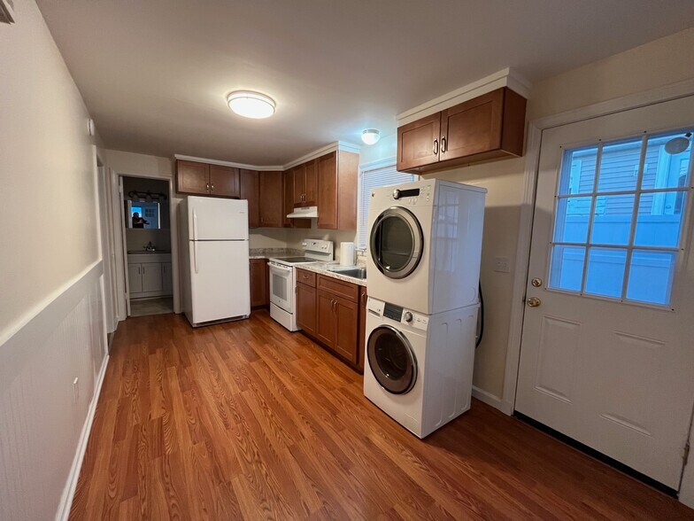 Kitchen - 14 Nashawena Ave