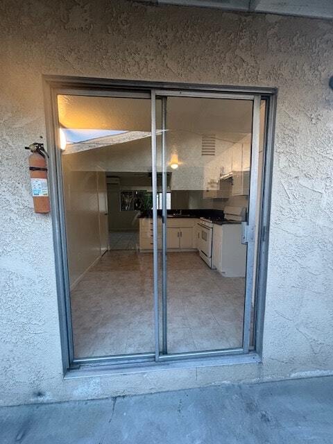 Building Photo - 1570 W Ramona Dr