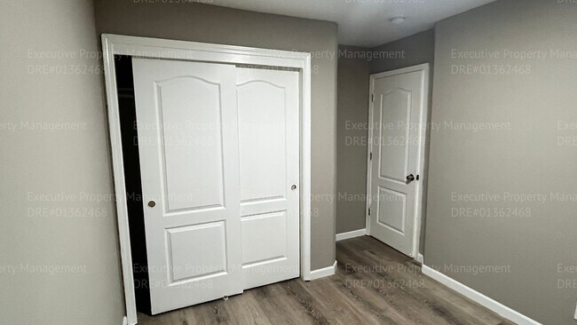 Building Photo - 730 S Haley St