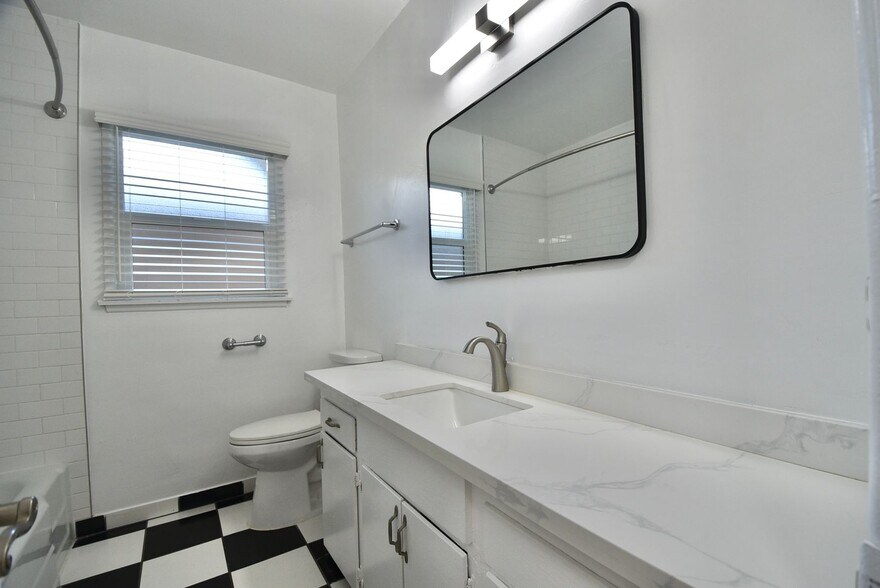 Building Photo - 5220 Radford Ave