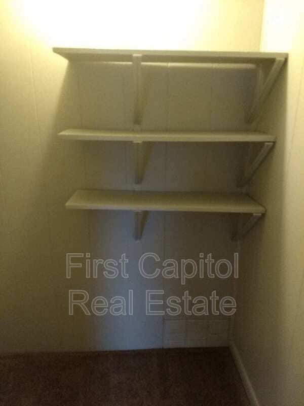 Building Photo - 132 N Main St