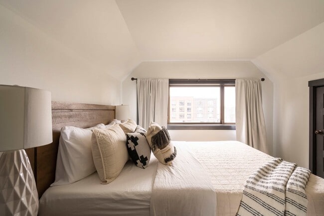 Building Photo - 2319 NW Raleigh St