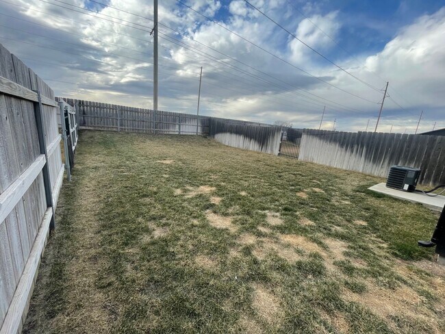 Building Photo - 13544/46 Haskell