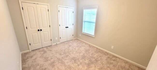 Building Photo - 844 Hedgefield Way