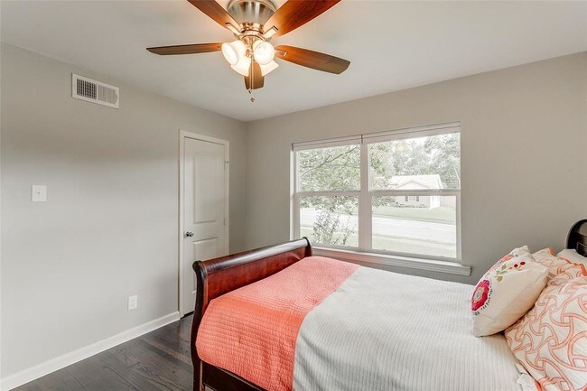 Building Photo - 847 Peavy Rd