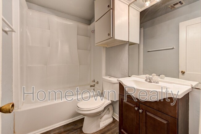 Building Photo - 9809 N McKinley Ave