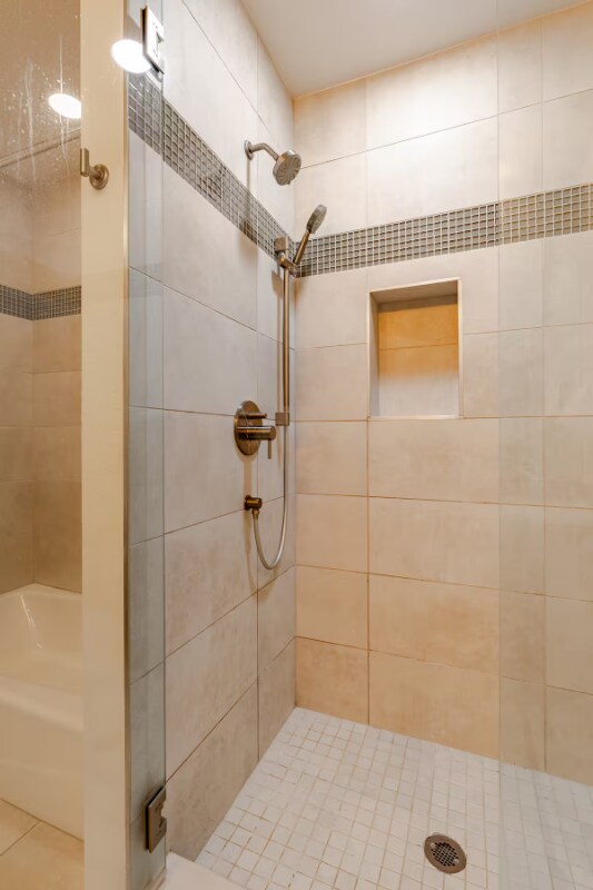 Building Photo - 2824 W Parkside Pl