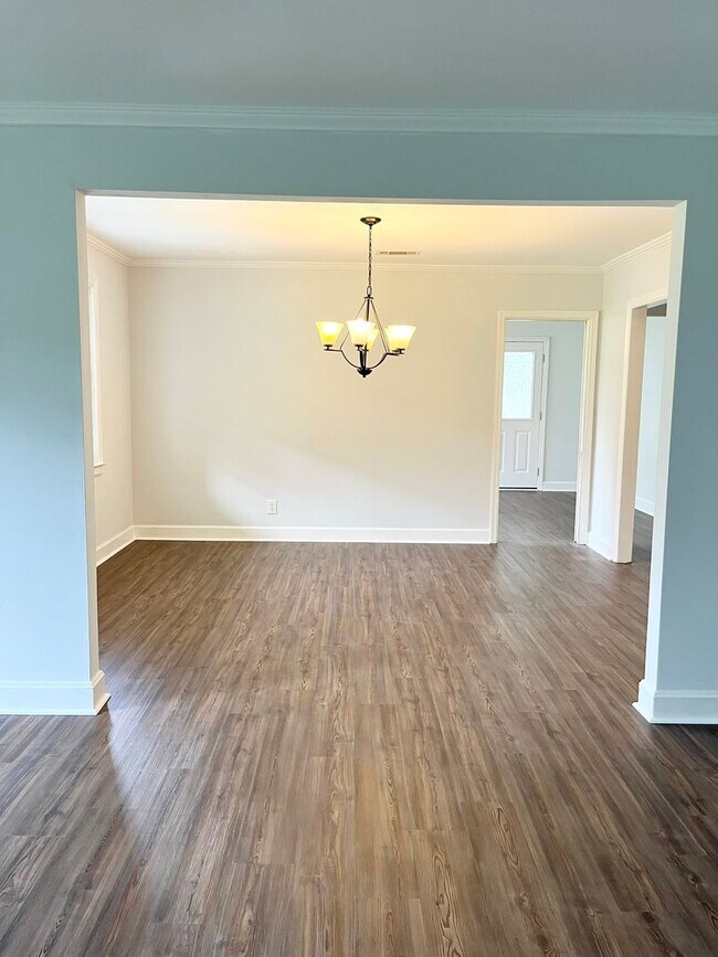 Building Photo - Charming 3 bed, 2 bath on Corner Lot in Old Pooler