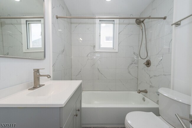 Building Photo - 73 Clinton Pl