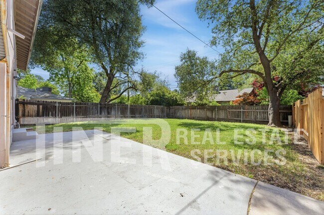 Building Photo - 6167 Oakgreen Cir