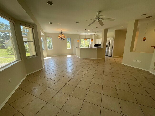 Building Photo - Unfurnished, Long Term Rental in Sun City!