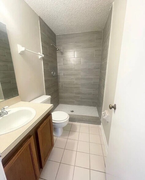 Building Photo - 7976 Shircliff Dr