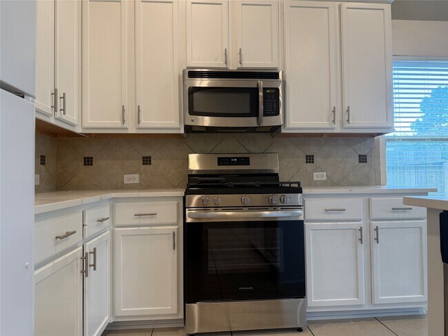 Building Photo - 6847 Tammany Manor Ln