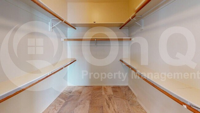 Building Photo - 990 S Avenida Los Reyes