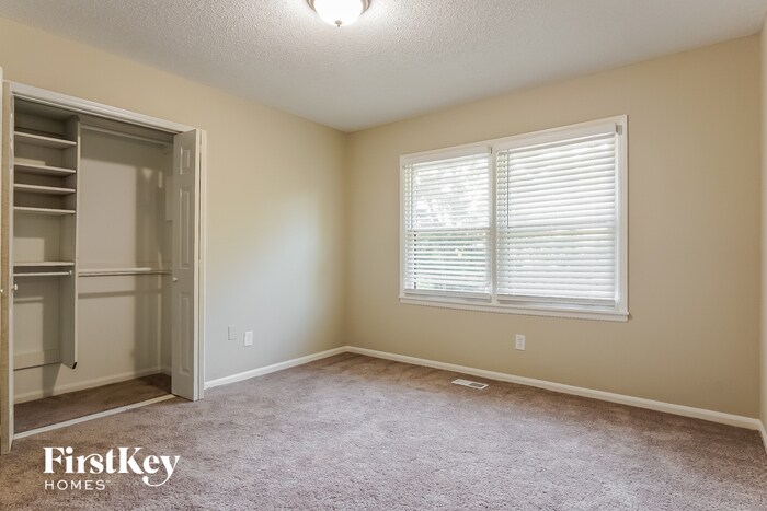 Building Photo - 3500 Ridgecrest Dr