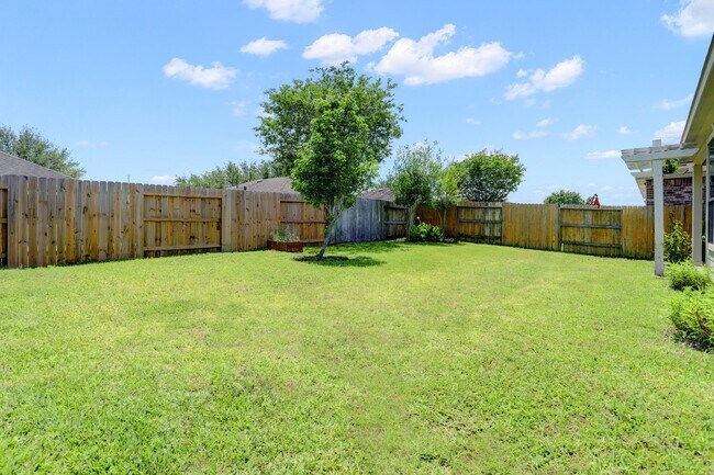 Building Photo - 1011 Larkfield Dr