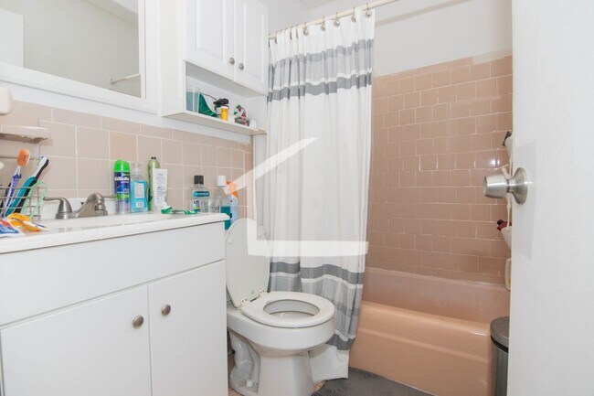 Building Photo - Nice 2 bed in Mission Hill