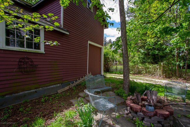 Building Photo - 905 Broad St