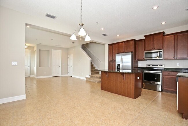 Building Photo - Beautifully Appointment 3/2 Modern Townhom...