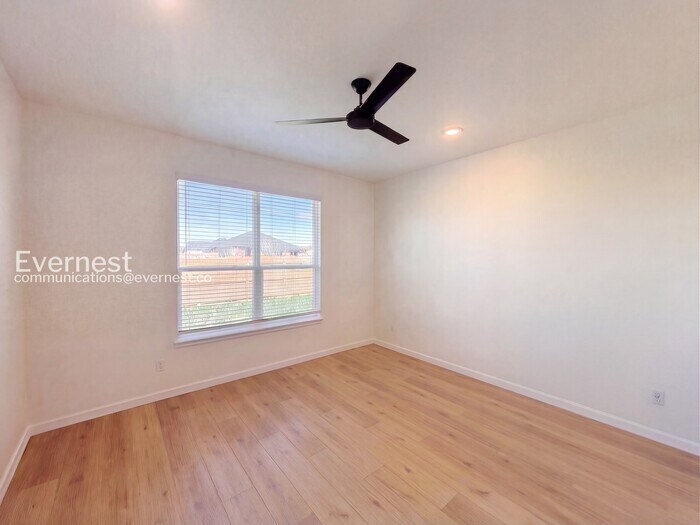 Building Photo - 705 Freedom Cir