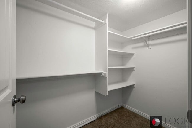 Building Photo - 3864 E Clubhouse Ln