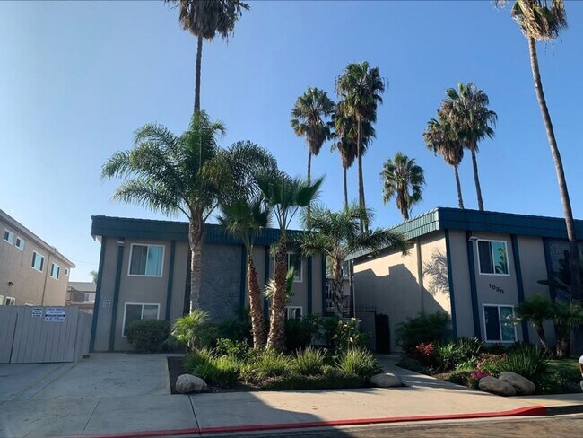 Building Photo - Del Coronado Villas 3