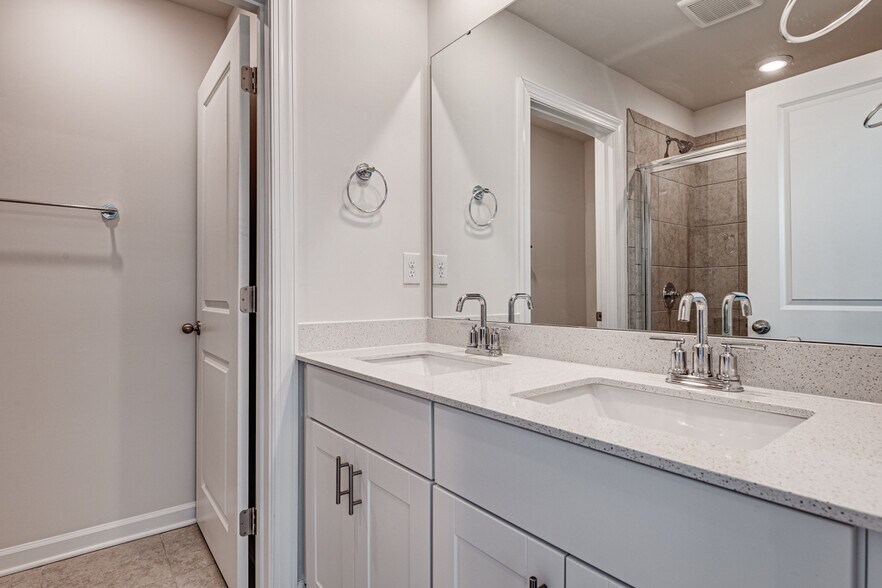 Building Photo - Room in Townhome on Tears Ln