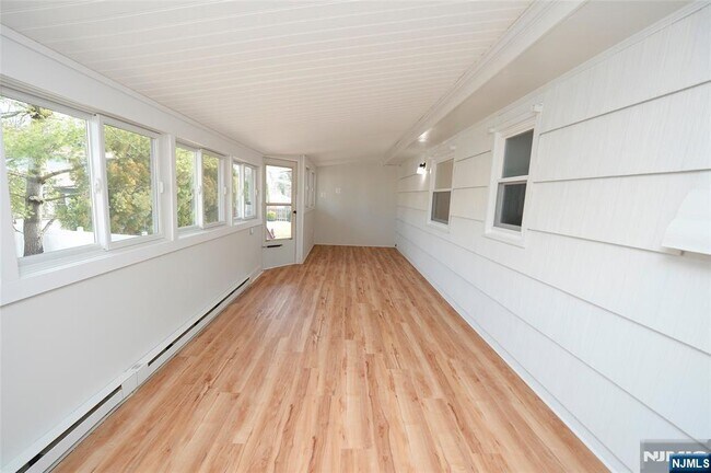 Building Photo - 43 Spruce Ave